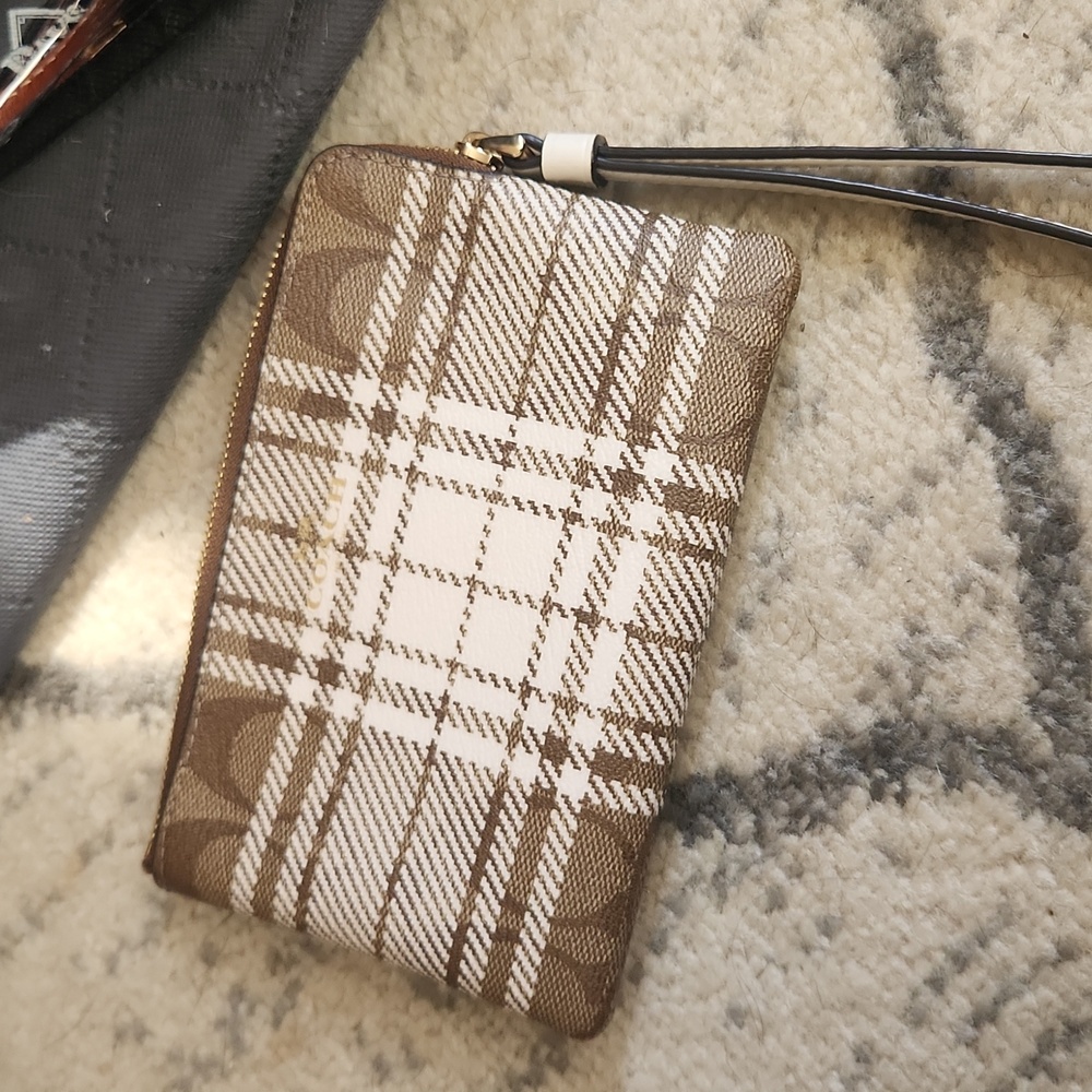 Coach wristlet wallet